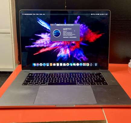 MacBook Pro 2019 i9 15,4 Pouces image 1