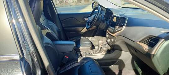 Jeep Cherokee image 6