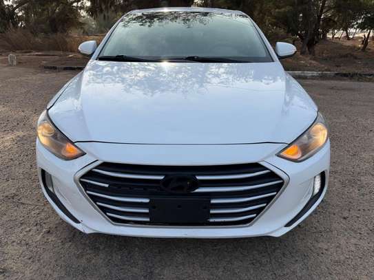 Je vend ma Hyundai Elantra 2018 automatique essence image 6
