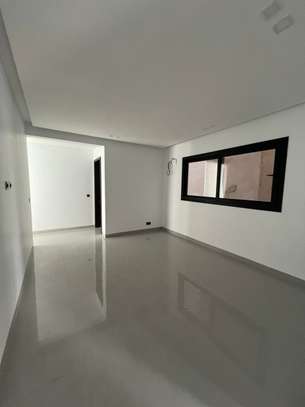 Appartement neuf 4 chambres à louer aux Almadie image 8