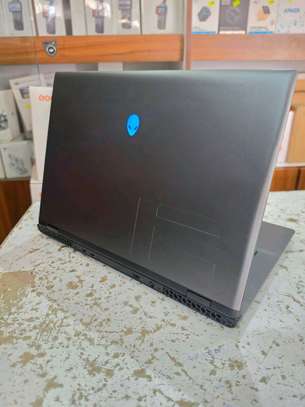 Alienware M16 R2 image 4