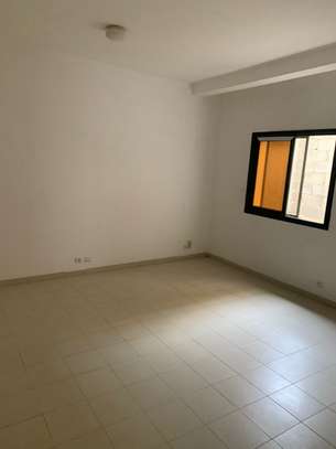 Immeuble R+8 à vendre - cité Keur Gorgui image 5