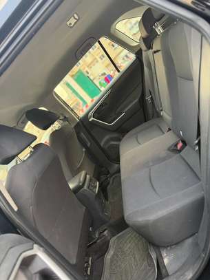 Toyota rav4 Anne 2021 image 8