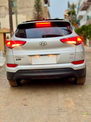 HYUNDAI TUCSON 2018 image 4