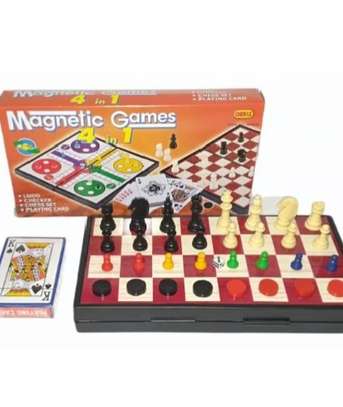Ensemble de jeu 4 en 1, échecs, ludo, dame et cartes image 5