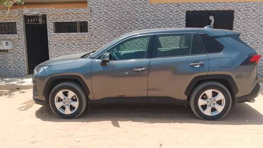 Toyota RAV4 année 2021 image 4