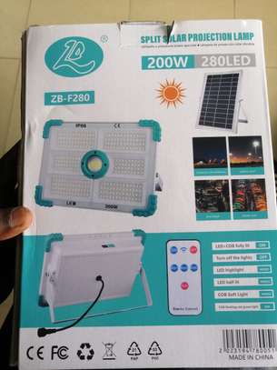 Projecteur solaire rechargeable ZB-F280 avec télécommande image 2