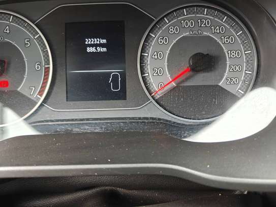 Renault Duster 4x4 Blanc SUV ANNEE 2019 image 5