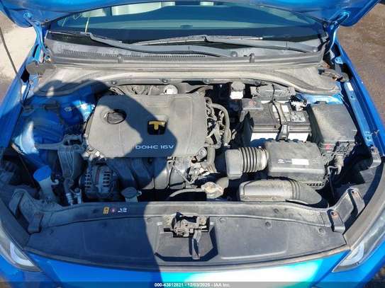Hyundai Elantra Limited 2017 image 13