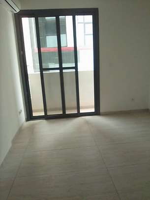 Appartement F4 non meublé Point E parking, ascenseur image 6