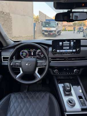 MITSUBISHI  OUTLANDER Année 2024 image 2