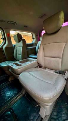 HYUNDAI GRAND STAREX 12 places image 3