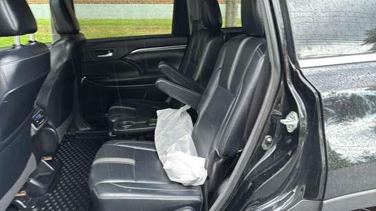 Toyota Highlander image 6