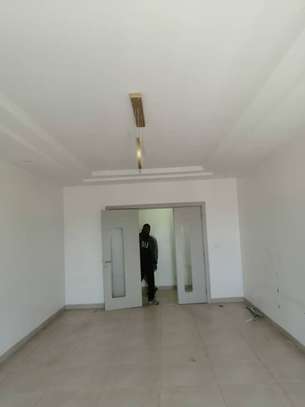 Appartement F4 au 5e étage à Sacré Cœur 2 image 4