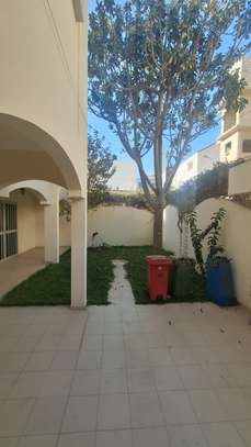 GRANDE VILLA  À LOUER AUX ALMADIES image 13