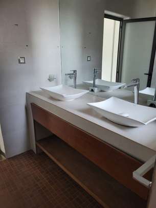 Trois chambres à louer par mois image 12