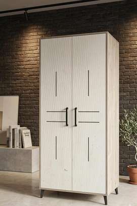Armoire de rangement 2 batant en bois avec pieds image 2