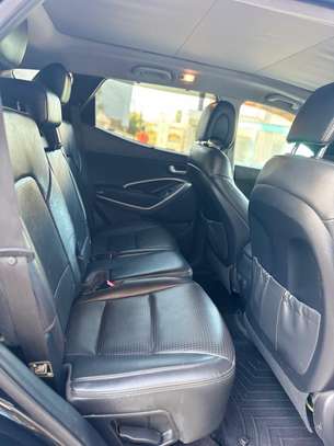 Je vend ma Hyundai santafe 2016 automatique essence image 9