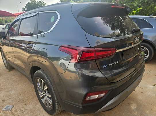 Hyundai Santafe 2019 image 2