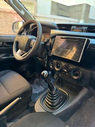 Toyota hilux image 8