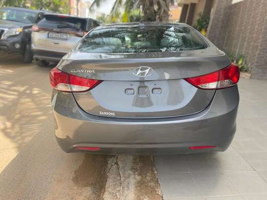 Hyundai Elentra image 3