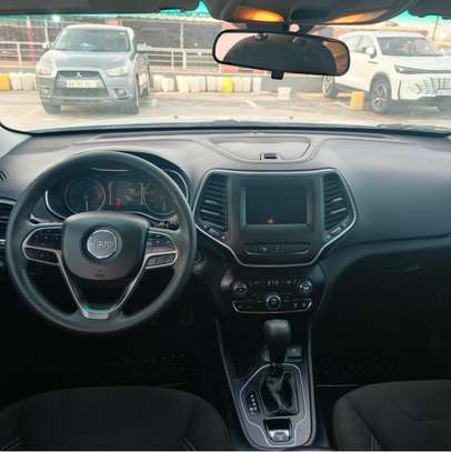 Jeep cherokee latitude 2019 image 7