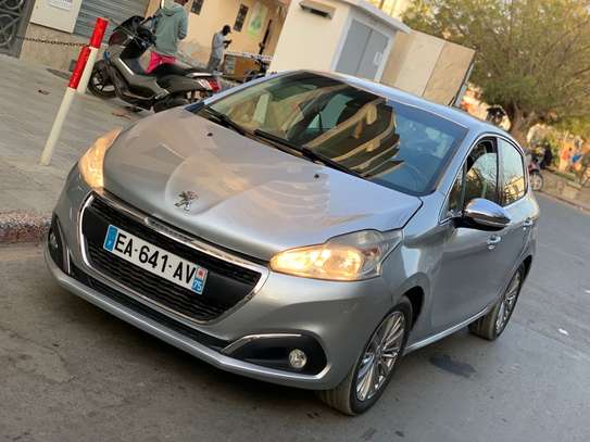 Peugeot 208 image 1