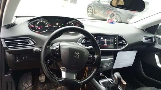 Peugeot 308 2017 image 8