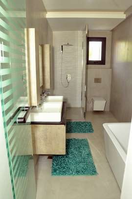 Appartement F5 vue mer, idéalement situé au Virage image 11