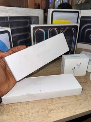 Macbook Pro M5 1To Ram16 - Ipad Pro M5 - Ipad 11e Cellulaire image 7