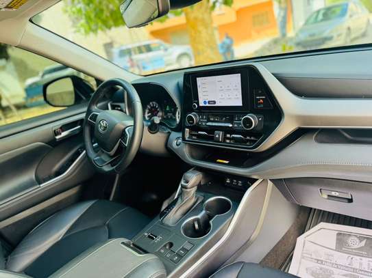 TOYOTA HIGHLANDER 2023 ESSENCE 6 cylindres image 9