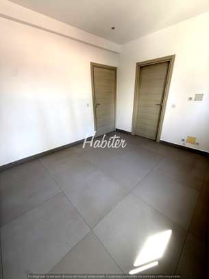 Magnifique Duplex à louer au Point E image 7