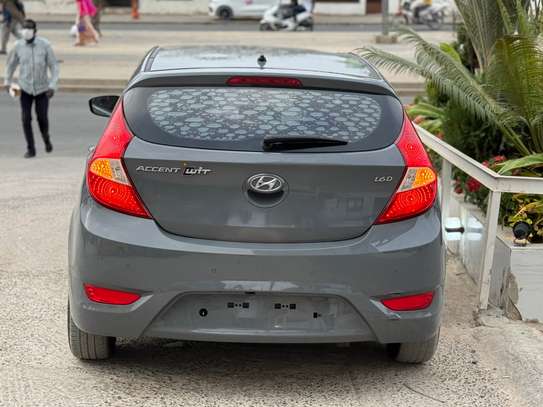 Hyundai accent image 13