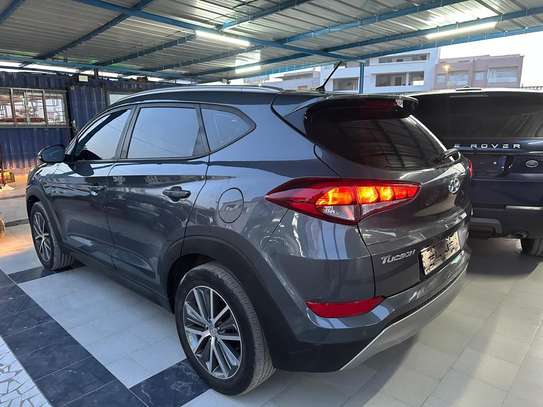 Hyundai Tucson Limited 2017 image 10