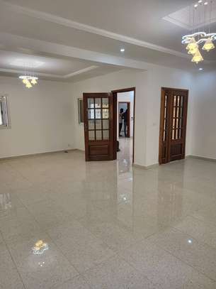 Villa F6 R+1 à Mermoz image 3