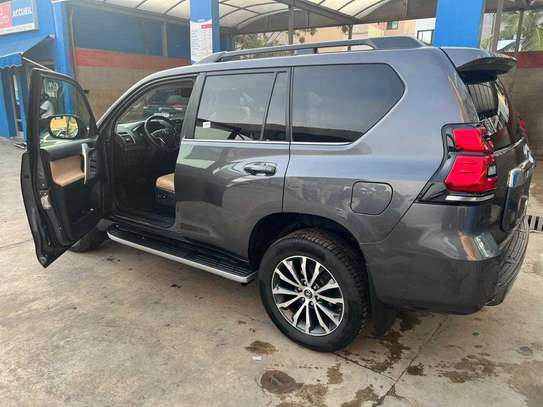 Toyota Prado Land Cruiser 2021 7 places image 8