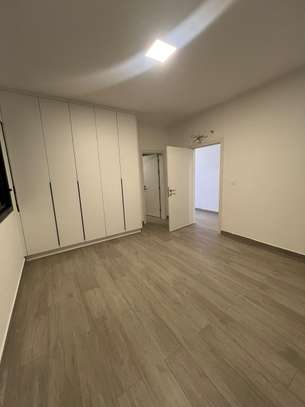 Appartement spacieux lumineux avec balcon privé image 6
