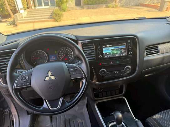 Mitsubishi Outlander image 7