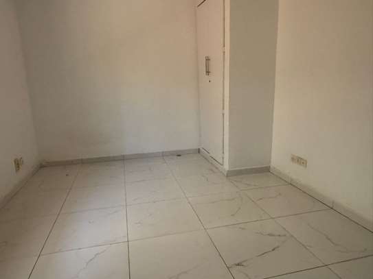 Villa F8 R+1 à Ngor-Almadies image 4