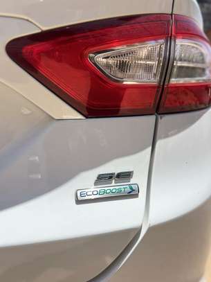 Ford Fusion SE image 8