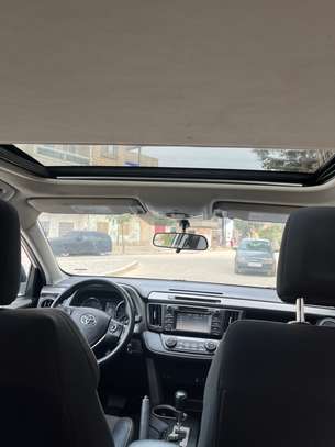 TOYOTA RAV4 XLE image 9