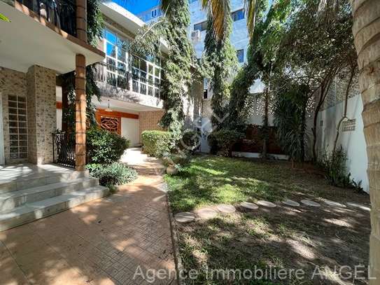 Ref_1629_ PL Grande Villa à louer au Point E image 3