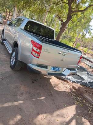 Mitsubishi L200 pick-up argent robuste polyvalent image 6
