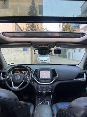 Jeep Cherokee image 3