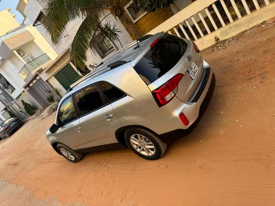kia sorento image 3