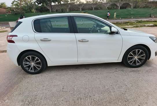 Peugeot 308 T9 automatique diesel image 10
