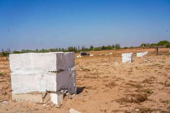 TERRAINS 150 M2 BAYAKH EXTENSION image 1