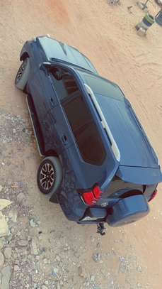 Toyota Land Cruiser Prado image 3