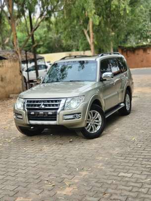 Pajero 3.8 GLS FULL OPTION image 1
