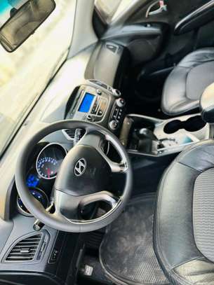 Hyundai tucson image 1